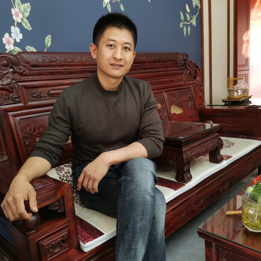 铃铛深拥细腻的照片