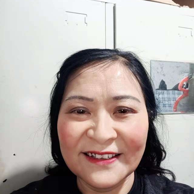 落寂扯玫瑰的照片
