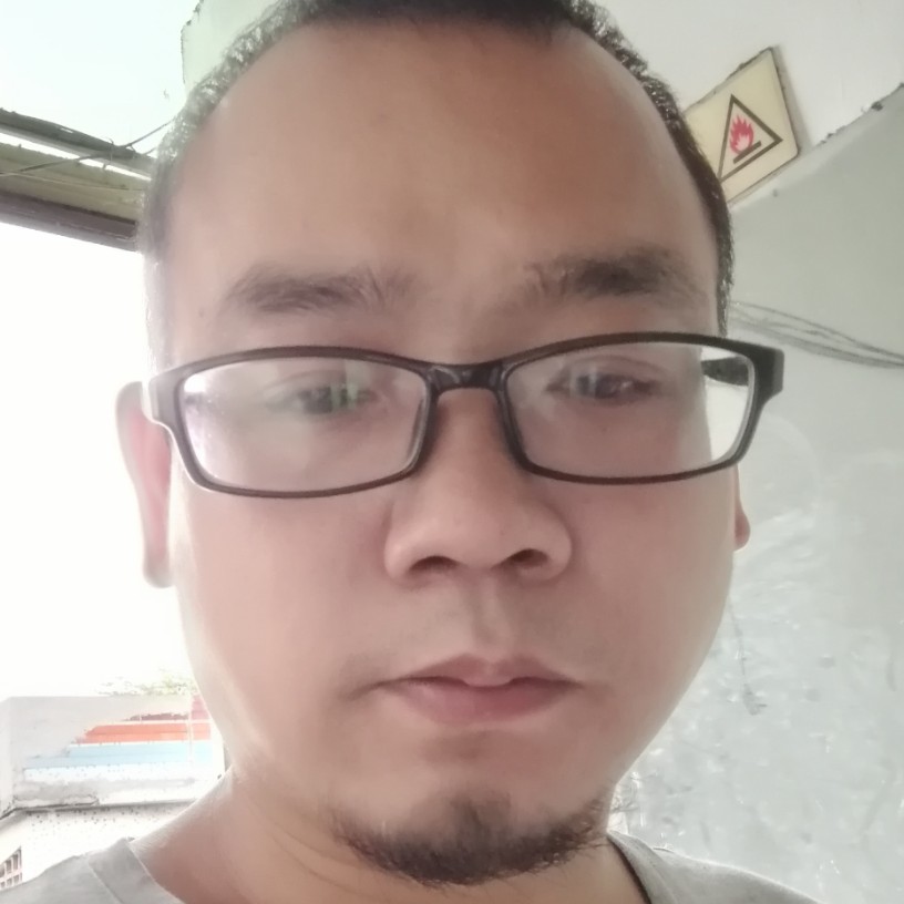 自信爱大树的照片