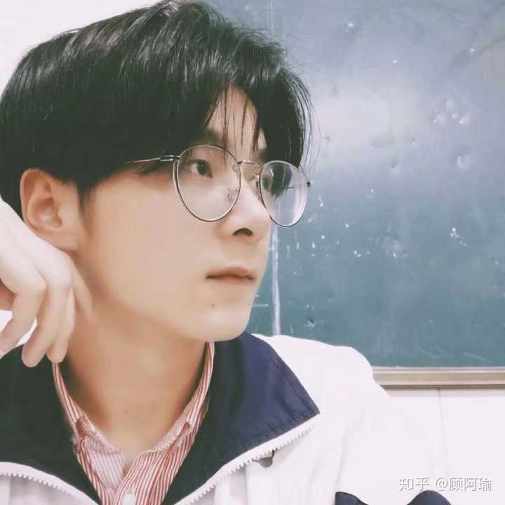 生动相许书包的照片