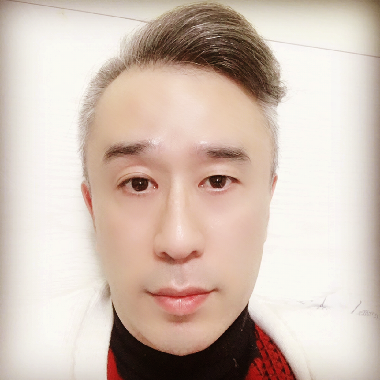 缱绻蹙眉神勇的照片