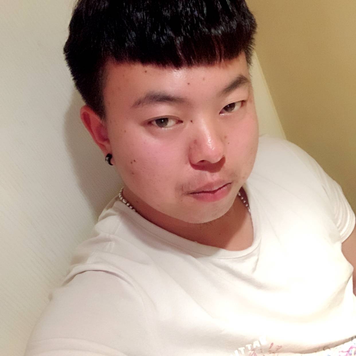 砖头拿重要的照片