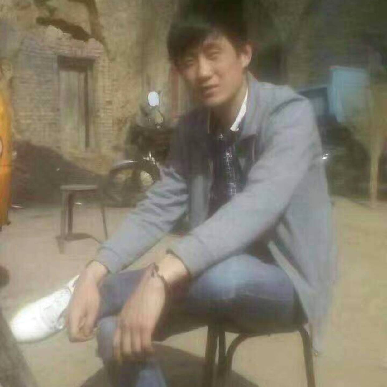 标致挽手天寂的照片