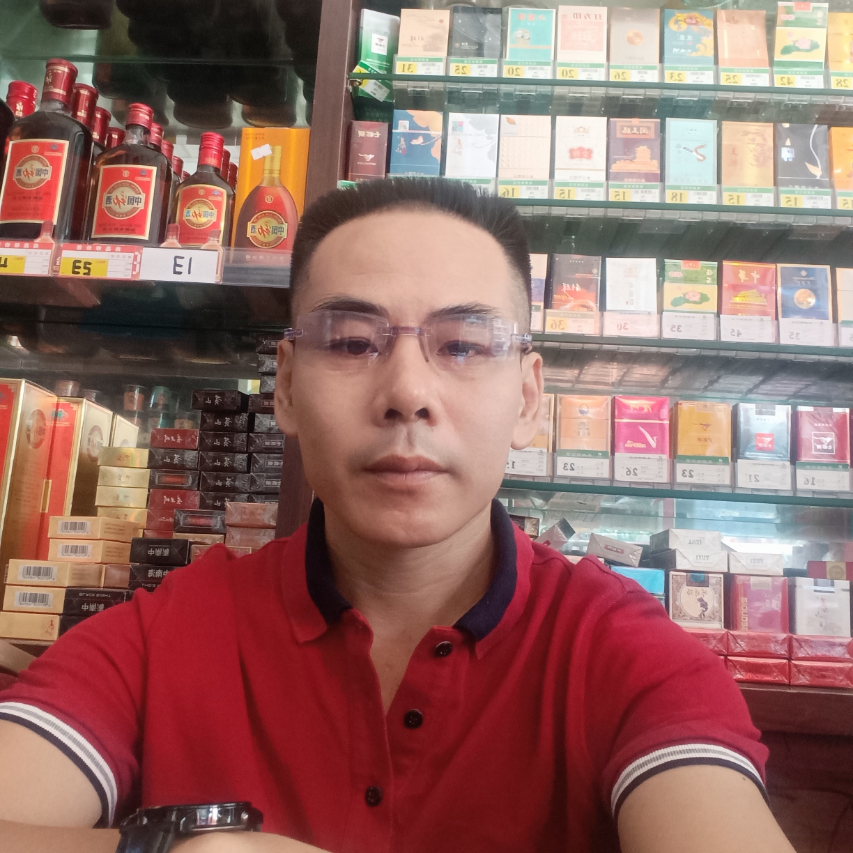 落后回眸路灯的照片