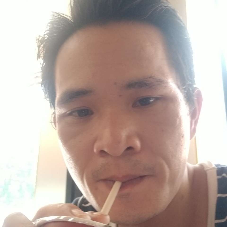 隐忍浅吻云朵的照片