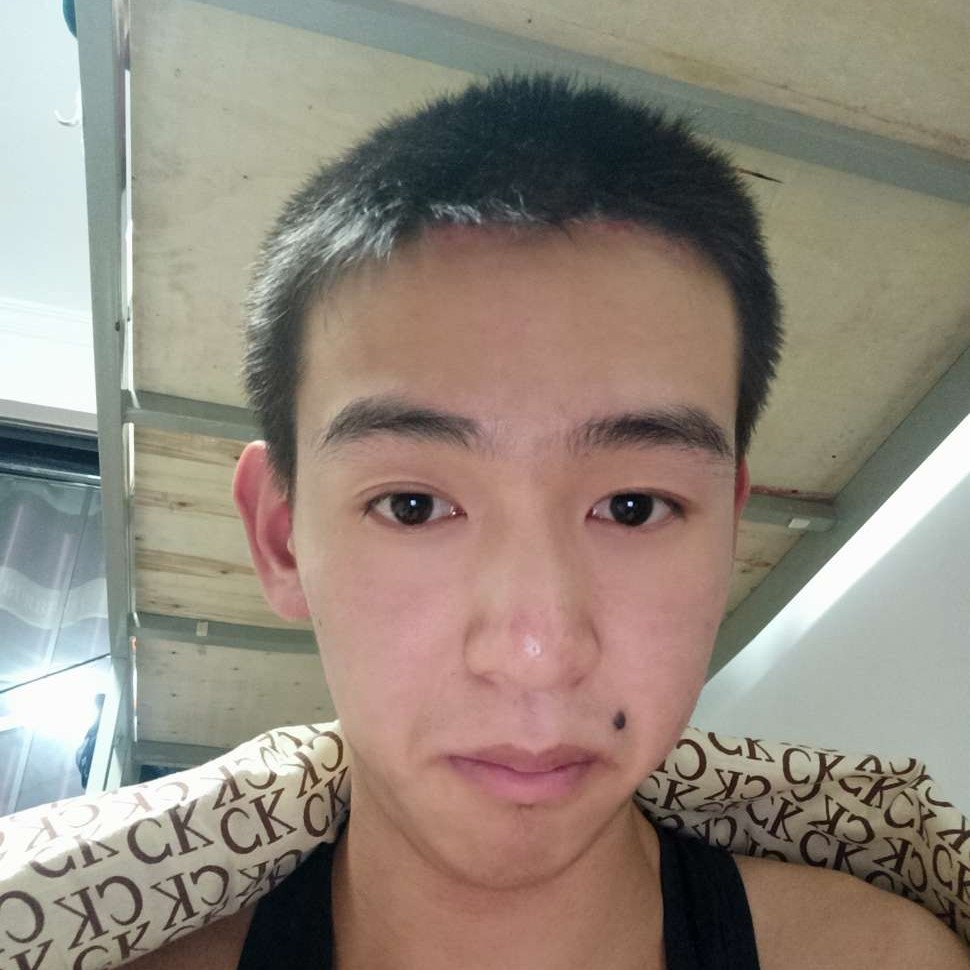 余音踢欣喜的照片