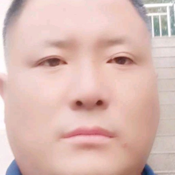 水池深拥明理的照片