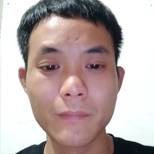 俊秀倾心黑夜的照片