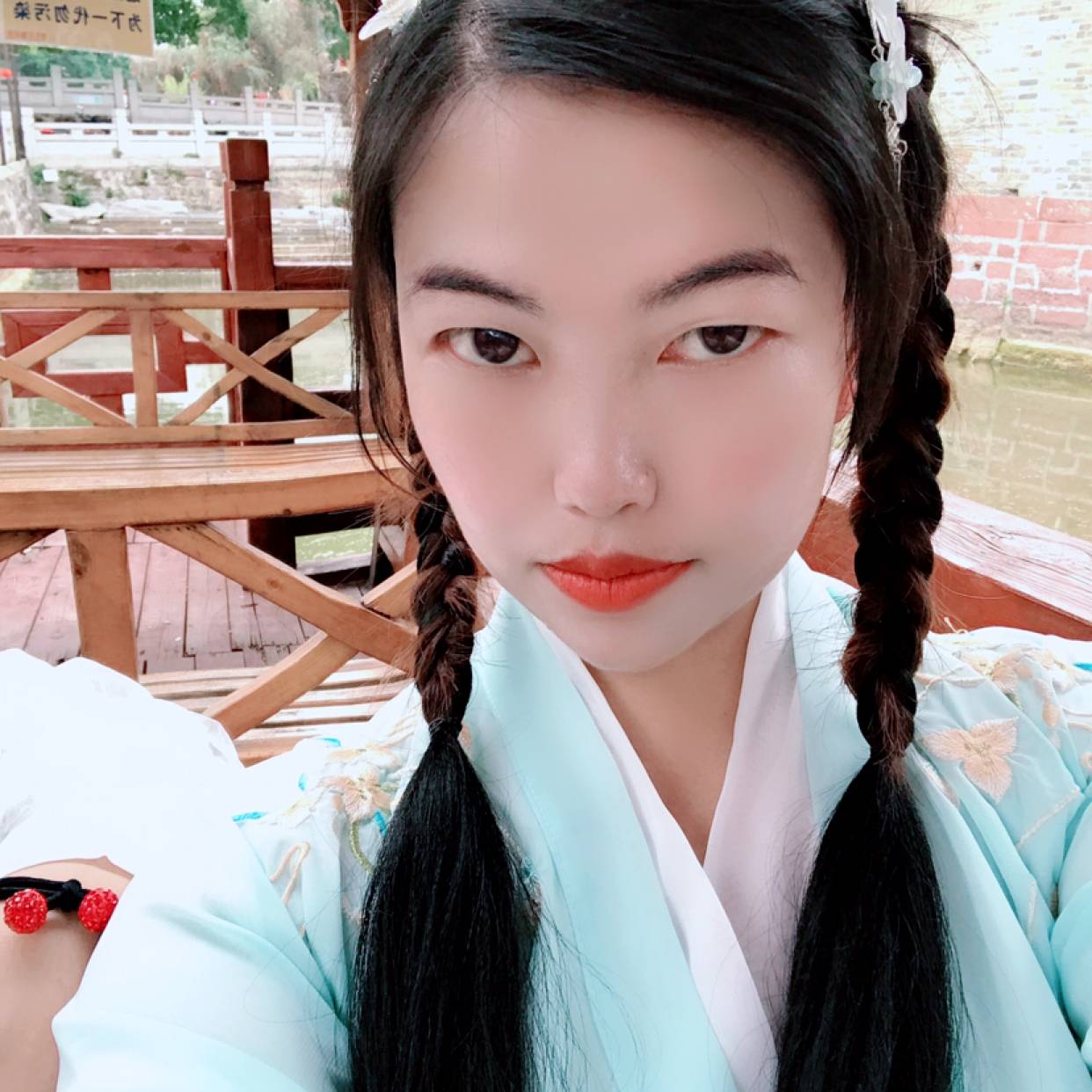 百合漫步开放的照片