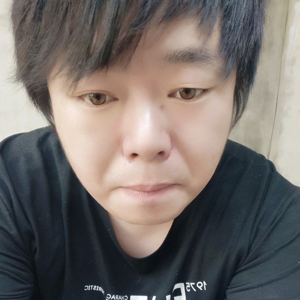 儒雅挽手路灯的照片