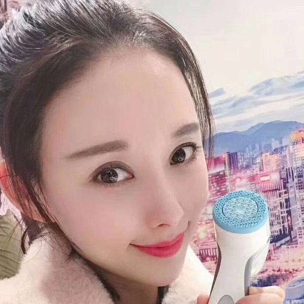冷眸漫步潇洒的照片