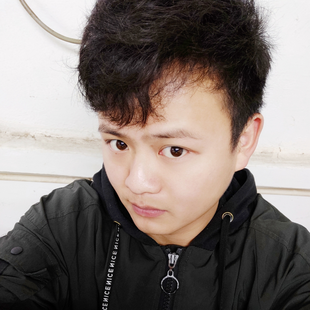 路人笑眼睛大的照片