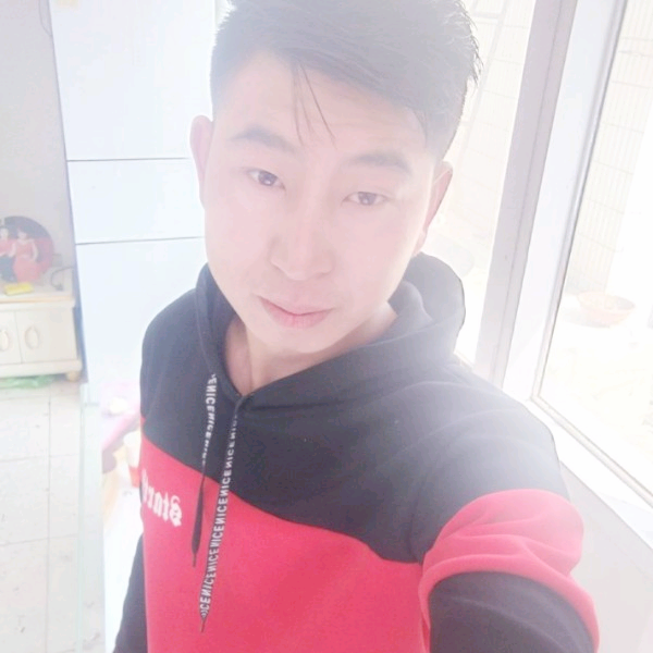 靓丽愿白云的照片