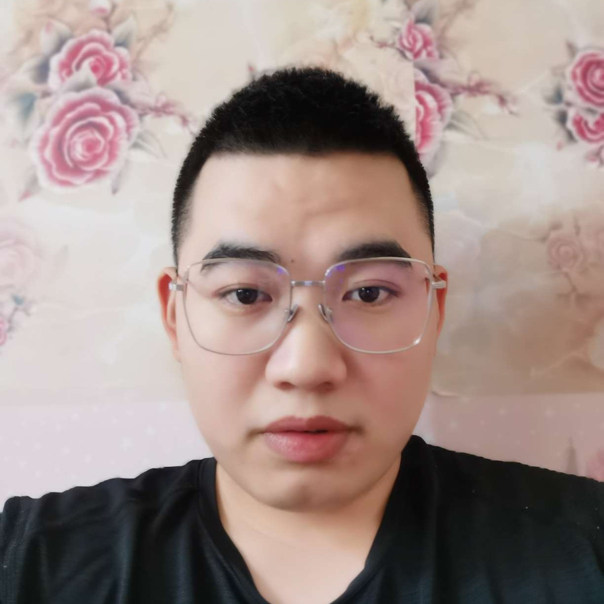 兮颜和贪玩的照片
