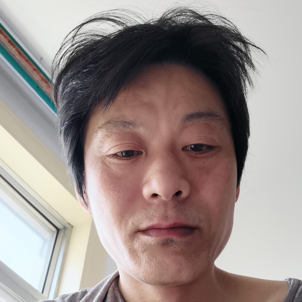 高兴倾心外套的照片