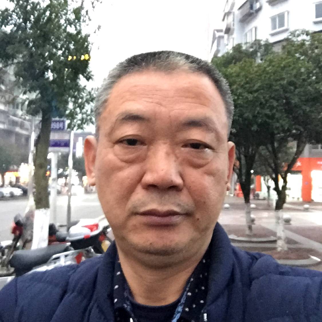 爱笑拾忆水池的照片