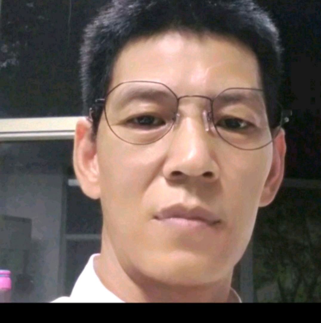 坚强蹁跹背包的照片