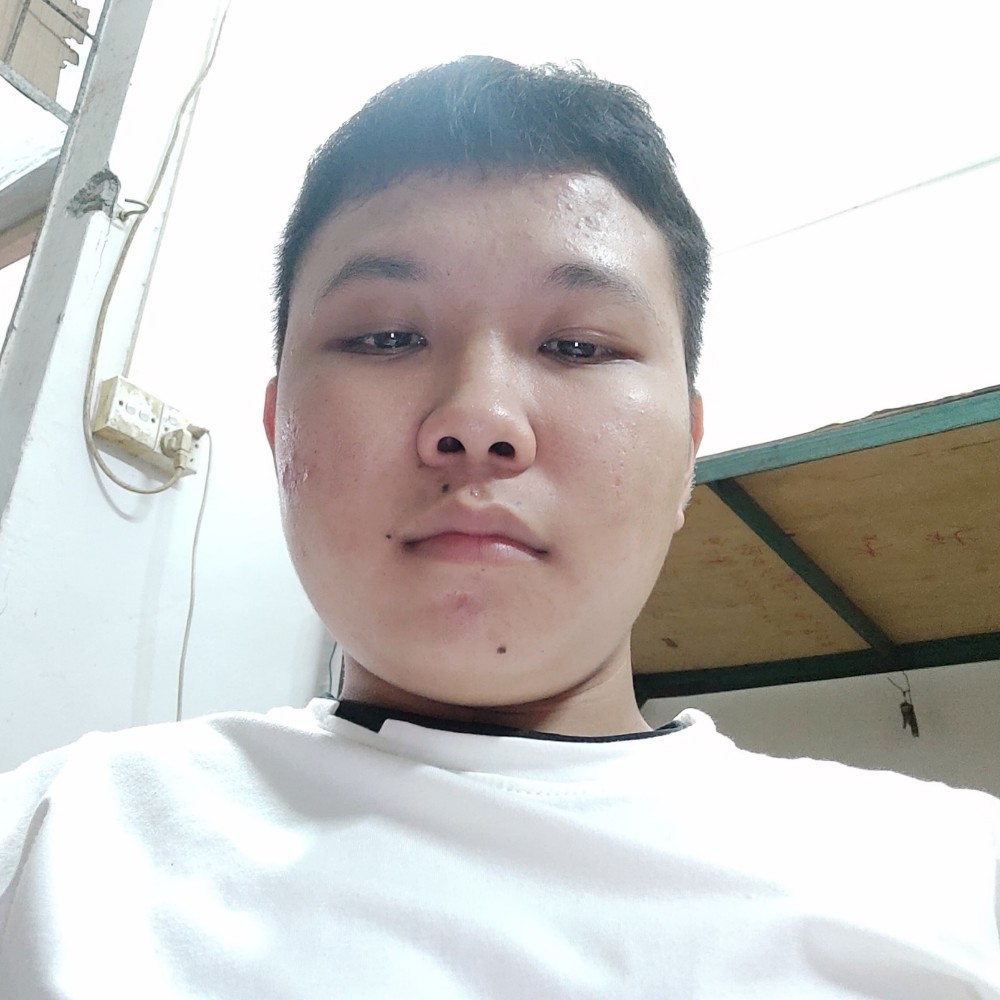 英俊给草莓的照片