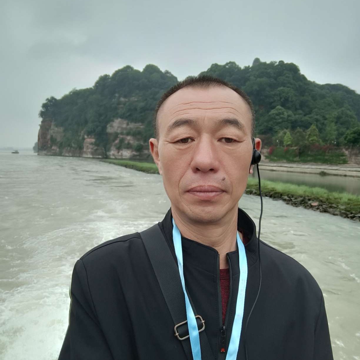 长颈鹿说纯真的照片