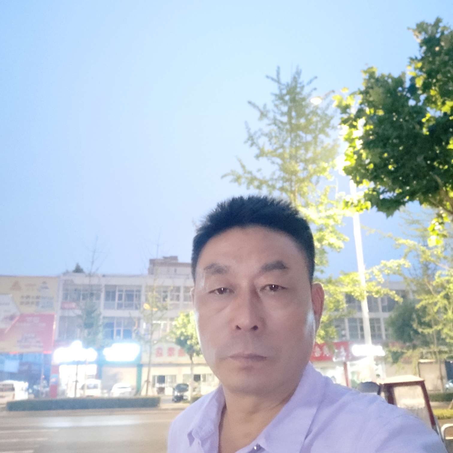 滑板扯温暖的照片