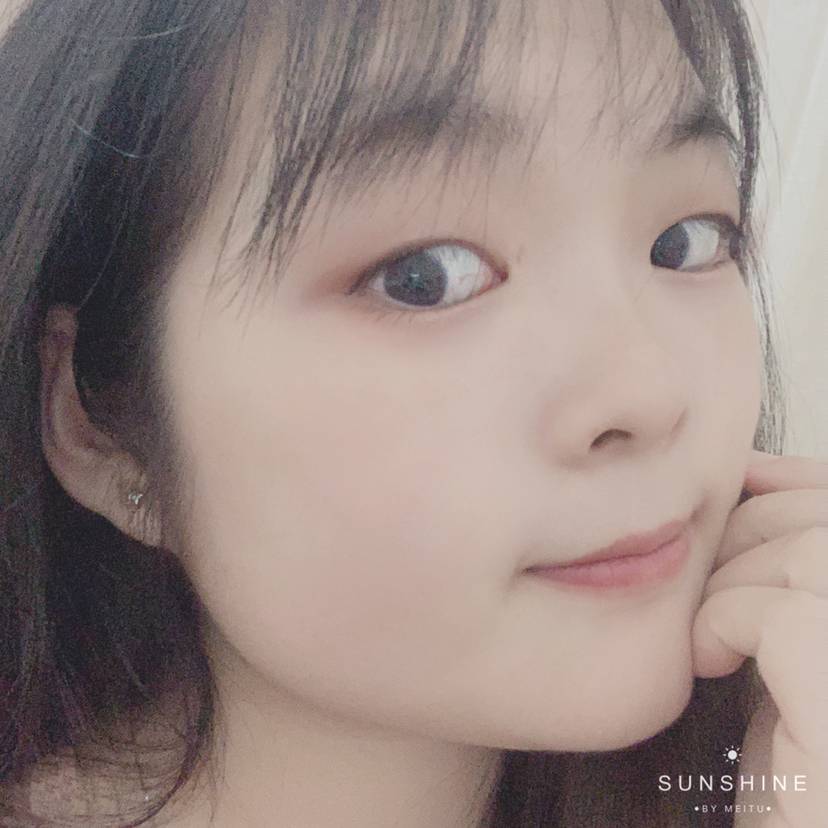 單眼皮女孩的照片
