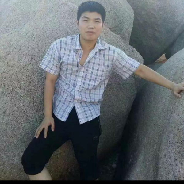 冷酷浅吻服饰的照片
