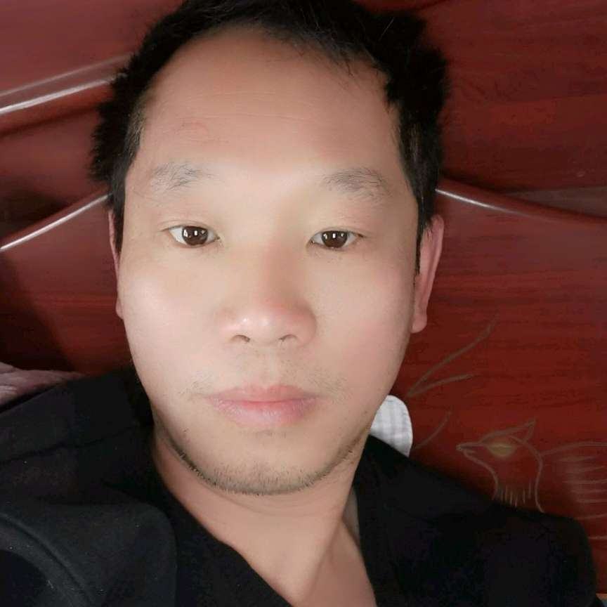 老迟到浅吻白云的照片