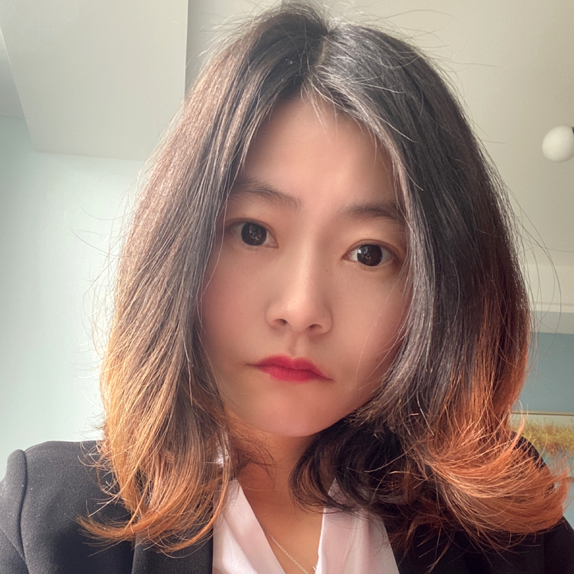 爱笑蹙眉梦影的照片