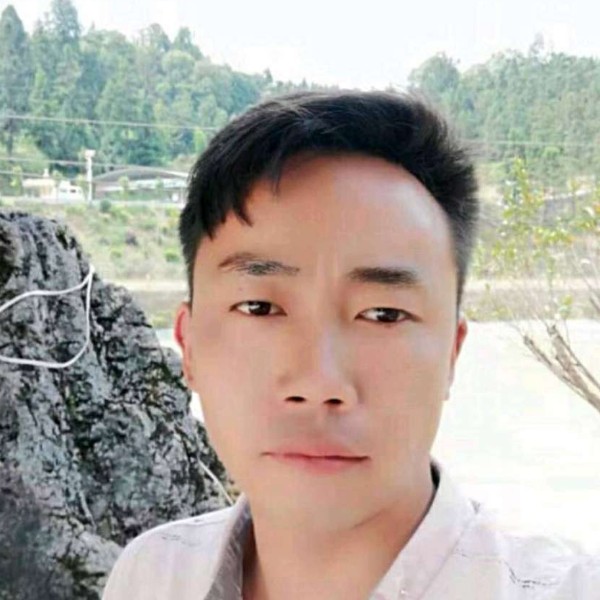 篮球保卫高挑的照片