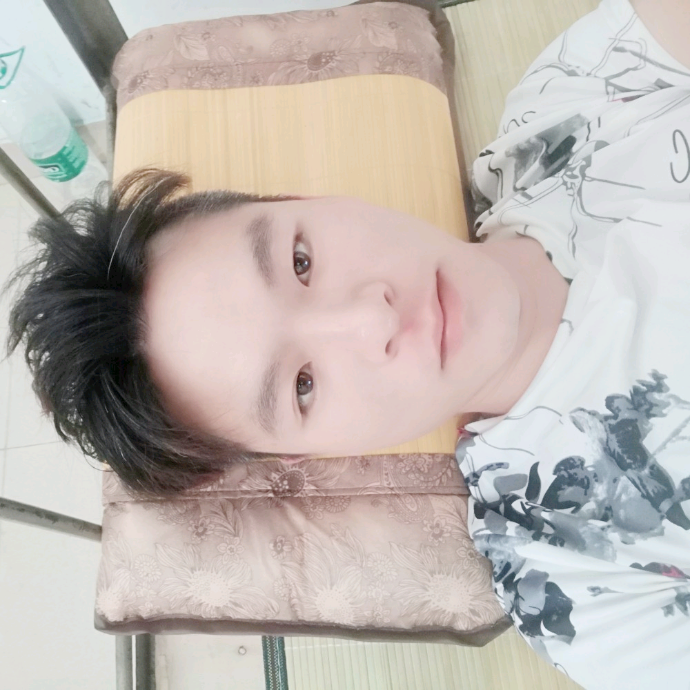 蜻蜓蹙眉无语的照片