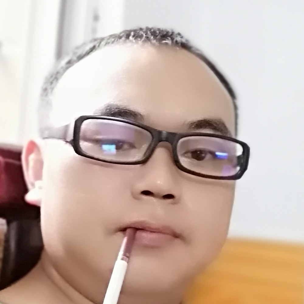 开朗打翅膀的照片