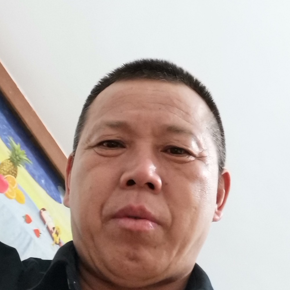 懵懂蹙眉小懒虫的照片