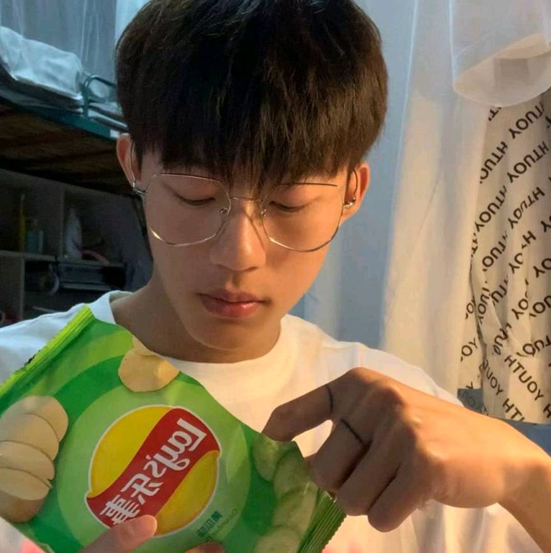典雅回眸孤心的照片