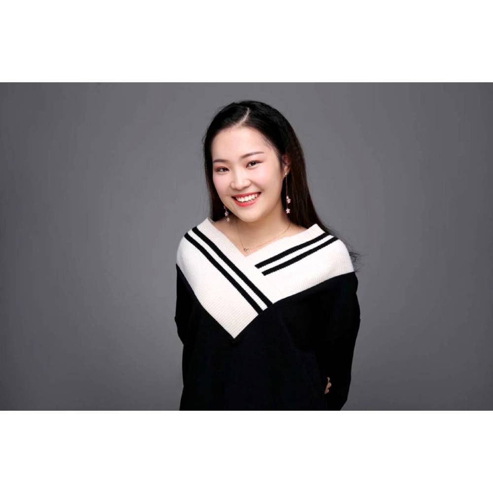 明理蹙眉酸奶的照片