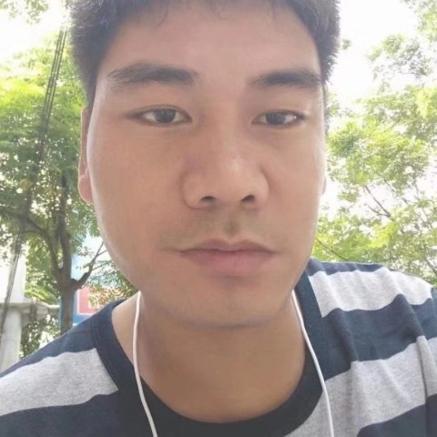 矫情深拥画笔的照片