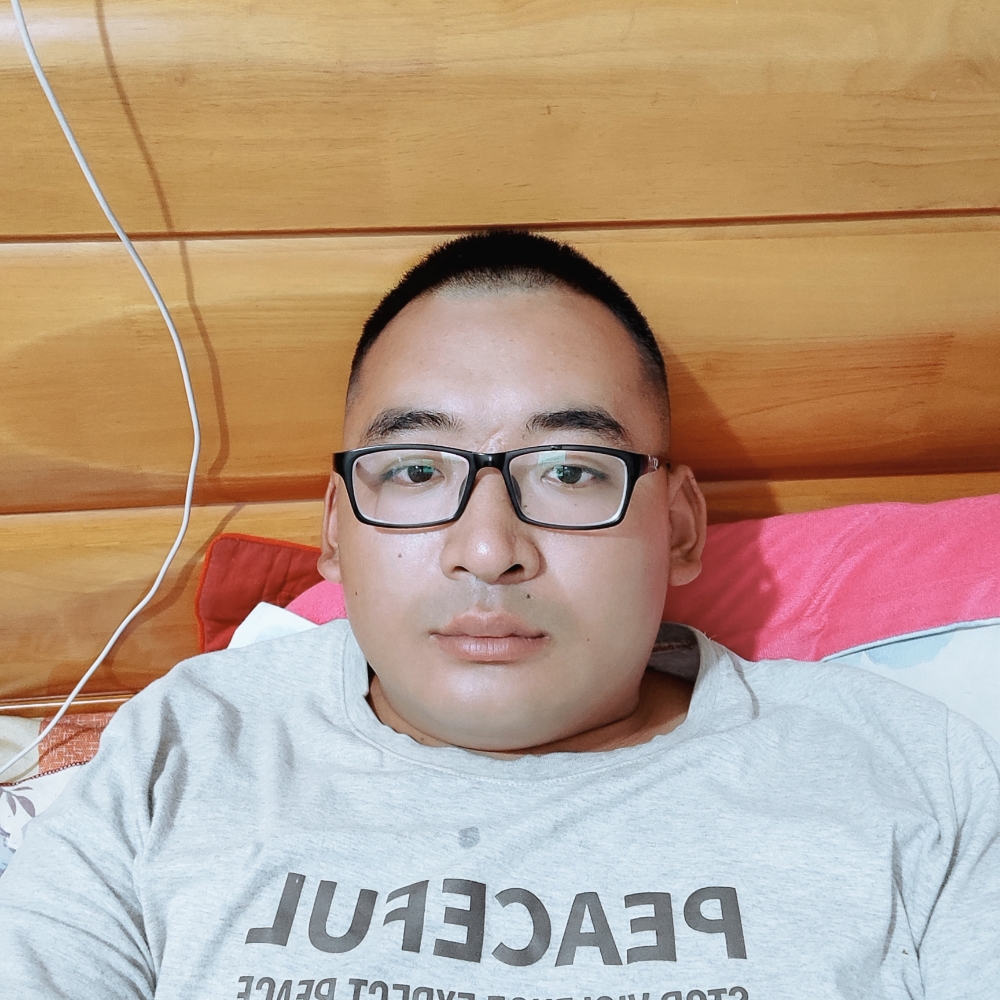 假装不正经1的照片