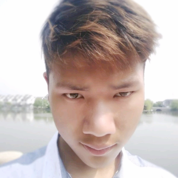 以帅服人。的照片