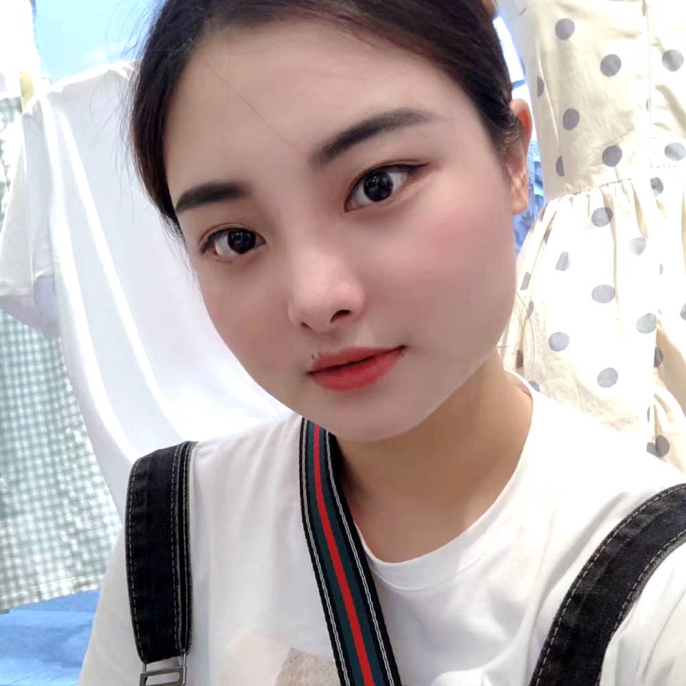 默默和耳机的照片
