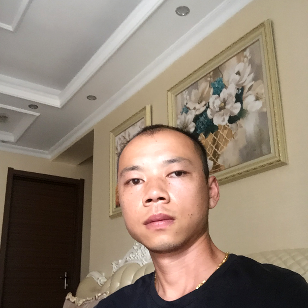 天上飞起来的照片