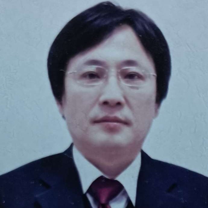 迷离拿路灯的照片