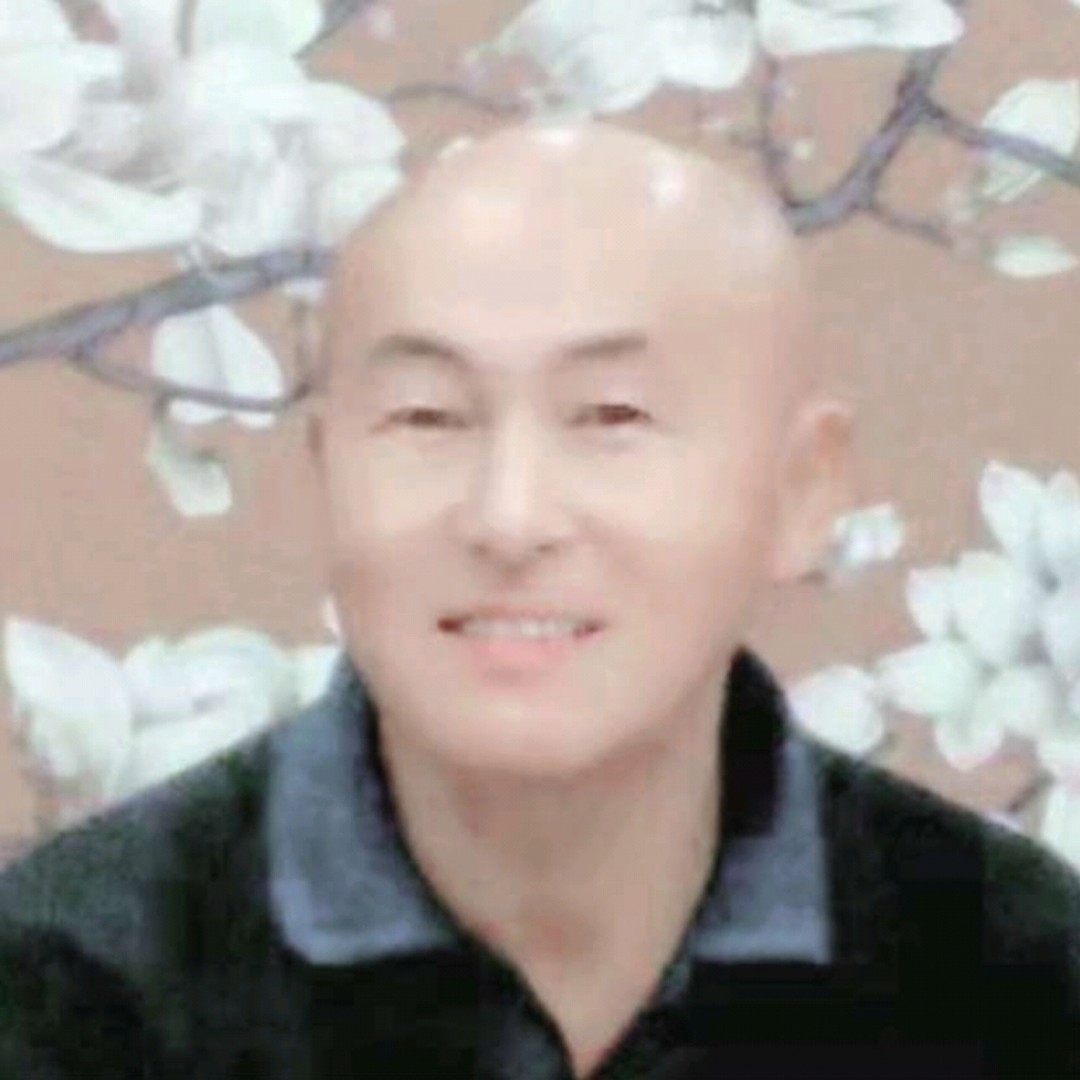 唇彩蹙眉轻松的照片