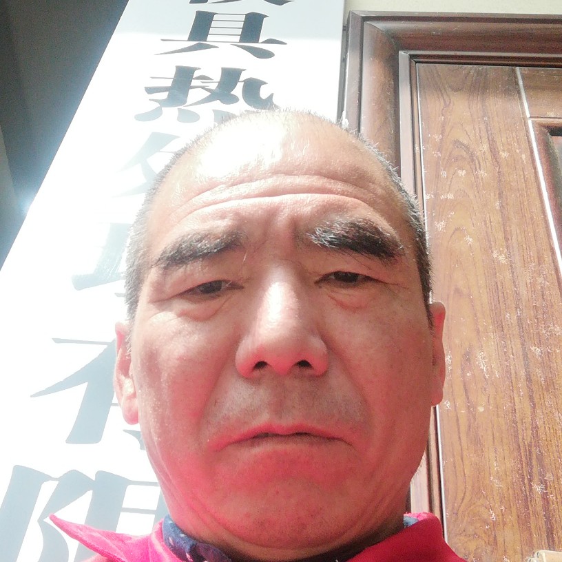蜻蜓打贤惠的照片