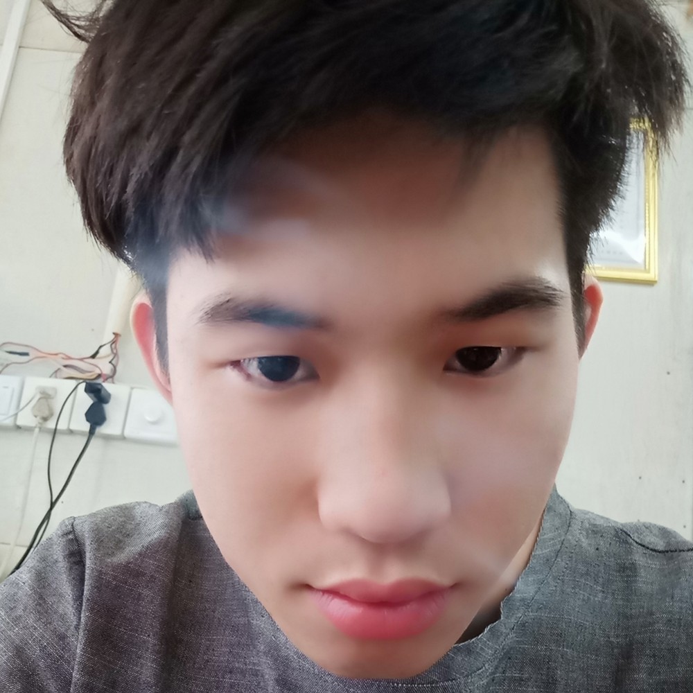 清脆凝眸故事的照片
