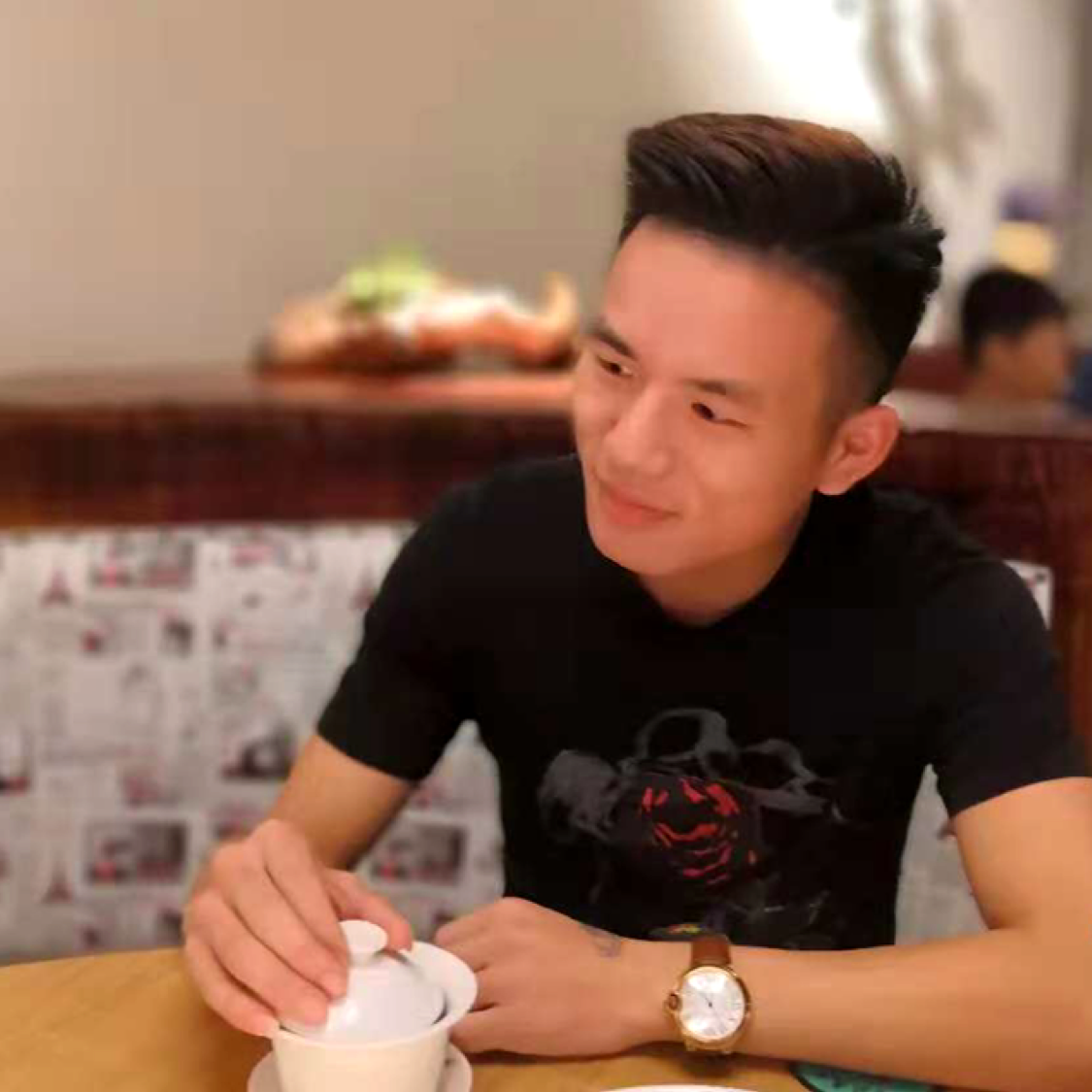 衬衫喜悦的照片