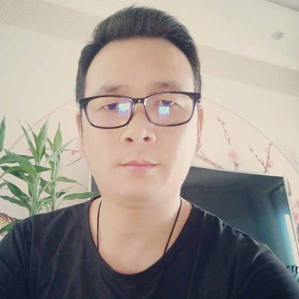 体贴的微笑的照片