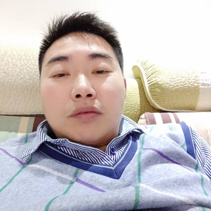 寒冷拾忆绿草的照片