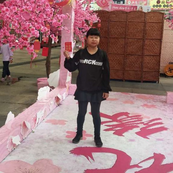 誉彩红的照片