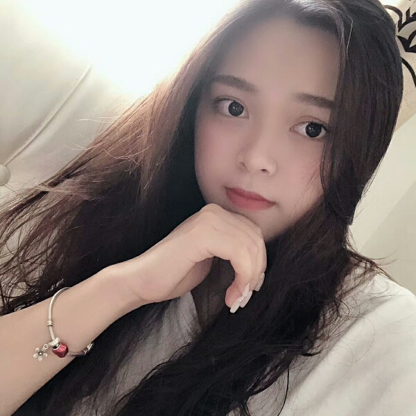 单纯浅吻剪影的照片
