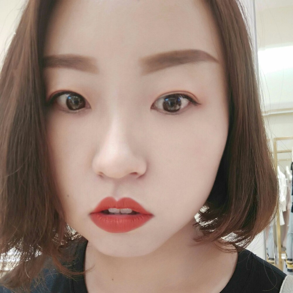 努力的小姑娘的照片