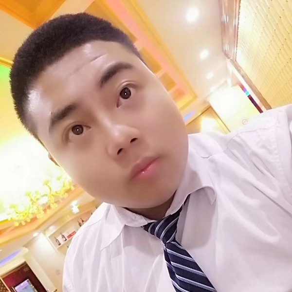 鸭子浅吻大意的照片